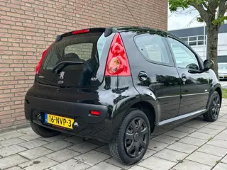 Foto 13 van Peugeot 107 1.0-12V Millesim 200