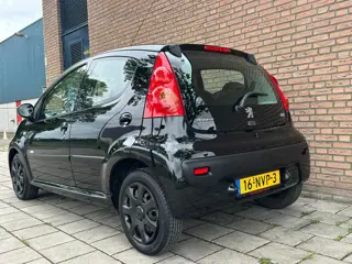 Foto 16 van Peugeot 107 1.0-12V Millesim 200