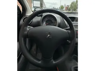 Foto 17 van Peugeot 107 1.0-12V Millesim 200