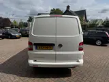 Foto 30 van Volkswagen Transporter 2.0 L2H1 benzine grijs kenteken 3-zits lm-velgen dakdragers 152dzkm nap zeer