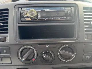 Foto 12 van Volkswagen Transporter 2.0 L2H1 benzine grijs kenteken 3-zits lm-velgen dakdragers 152dzkm nap zeer