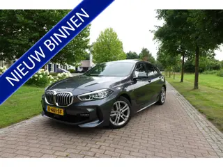 BMW 1-serie 118i High Executive M-Sport | Panodak | Stoelverw. | LED | DAB | Camera | BTW |