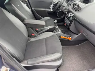 Foto 20 van Renault Clio Estate 1.2 TCE Night & Day APK 04-2027