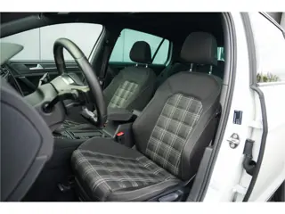 Foto 14 van Volkswagen Golf 7.5 2.0 TDI GTD 184 pk /Automaat/ Pano-Dak/ Sport-Stoelen/ Stoel.Verw/ Adap.Cruise/