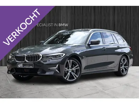 BMW 3-serie Touring 330e xDrive High Executive Luxury Line | Pano | Adap Cruise | HUD | Memory | 19 