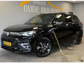 Volkswagen Tiguan 1.5 eHybrid R-Line Full Black | Trekhaak | Adaptieve Cruise | Massage | 360  | Sfe