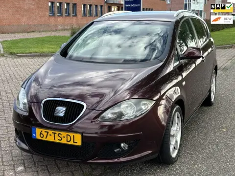 Seat Altea XL 1.6 Stylance ECC Audio/CD Electric pakket LMV 17" Cruisecontrol Dakrails Getint glas P
