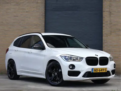 BMW X1 sDrive20i Centennial High Executive | LED | Verw Stoelen | Leder |