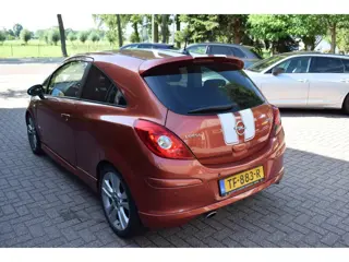 Foto 19 van Opel Corsa 1.4-16V Cosmo/OPC-LINE/AIRCO/NAVIGATIE/CRUISE-CONTROL/PARKEERSENSOREN/STUURBEKRACHTIGING/