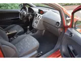 Foto 26 van Opel Corsa 1.4-16V Cosmo/OPC-LINE/AIRCO/NAVIGATIE/CRUISE-CONTROL/PARKEERSENSOREN/STUURBEKRACHTIGING/