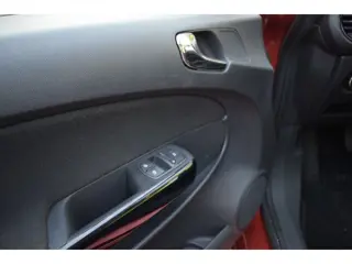 Foto 12 van Opel Corsa 1.4-16V Cosmo/OPC-LINE/AIRCO/NAVIGATIE/CRUISE-CONTROL/PARKEERSENSOREN/STUURBEKRACHTIGING/