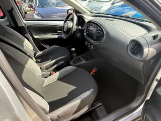 Foto 13 van Toyota Aygo X 1.0 VVT-i MT Play / 3X AYGO X OP VOORRAAD!! / APPLE CARPLAY / CAMERA / AIRCO / CRUISE