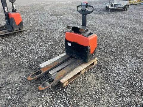 Toyota LWE130 1300 kg Electric Pallet Jack (bj 2023)