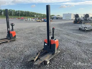 Toyota HWE100 1000 kg Electric Stacker (Inoperable)