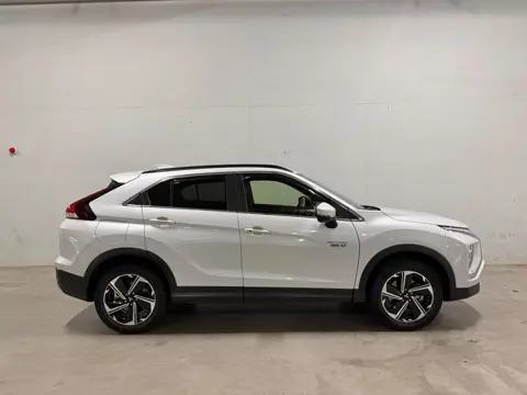 Mitsubishi Eclipse Cross 2.4 PHEV First Edition Navi Clima Camera