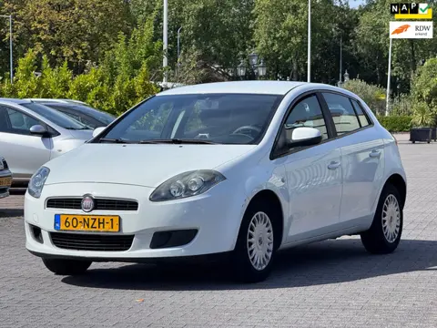 Fiat Bravo 1.4 Actual | APK 15-04-2027 | Airco | Cruise control | Elektrische ramen en spiegels | On