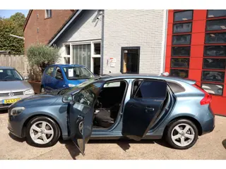 Foto 16 van Volvo V40 1.6 T2 Summum - Navi - Stoelverwarming