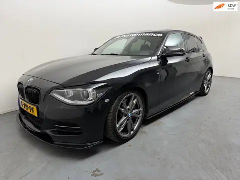 BMW 1-serie M135i xDrive High Executive # 420 PK # Remus uitlaat # Leder # Navi # Xenon