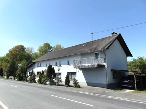 Hotel met 7 kamers, privéwoning en 6.300 m² grond in Windhagen Duitsland
