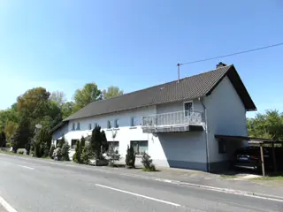 Hotel met 7 kamers, privéwoning en 6.300 m² grond in Windhagen Duitsland