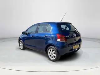Foto 14 van Toyota Yaris 1.3 VVTi Comfort | 5 deurs | Licht metalen velgen | Incl. servicebeurt en APK |