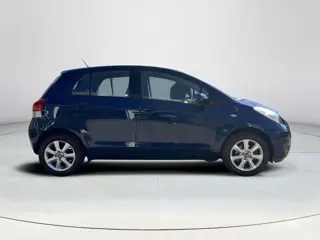 Foto 17 van Toyota Yaris 1.3 VVTi Comfort | 5 deurs | Licht metalen velgen | Incl. servicebeurt en APK |