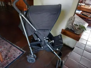 Buggy - koelstra, zwart