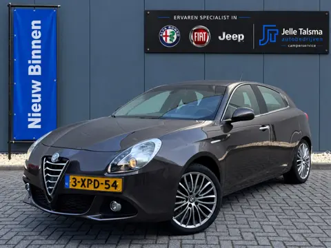 Alfa Romeo Giulietta 1.4 T Distinctive Lusso | Automaat | Schakelflippers | Climatecontrol | Navigat