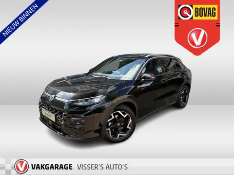 Volkswagen T-Roc 1.5 eTsi R-Line First Edition | lighting pakket | 18 inch all season | stoelverwarm