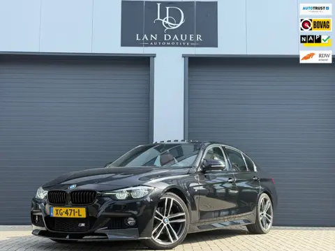BMW 3-serie 318i M Sport VIRTUELE COCKPIT / LEDER / CARBON / NAP
