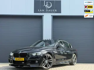 BMW 3-serie 318i M Sport VIRTUELE COCKPIT / LEDER / CARBON / NAP