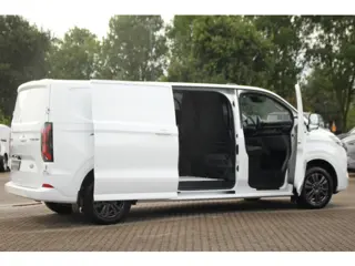 Foto 19 van Ford E-Transit Custom 340 L2H1 Limited | 71 kWh | 160kW/218pk | Leder | L+R Schuifdeur | Pro Power |