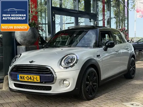 MINI 5-Deurs 1.5 Cooper Chili Serious Bus Panoramadak | PDC | ECC | Navigatie | LM velgen |
