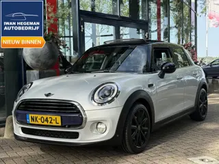 MINI 5-Deurs 1.5 Cooper Chili Serious Bus Panoramadak | PDC | ECC | Navigatie | LM velgen |