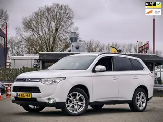 Mitsubishi Outlander 2.0 Instyle / AUTOMAAT / 7 PERS / PANO / LEER / NAP / SP VLG /