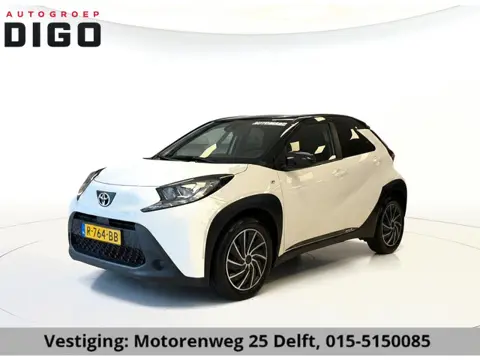 Toyota Aygo X 1.0 AUTOMAAT BI-TONE GARANTIE TOT 08-2032! . ACHTERUITRIJ CAMERA . SLECHTS 38.000 KM .