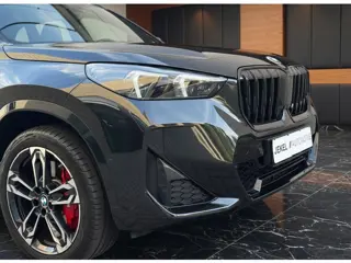 Foto 17 van BMW X1 sDrive18i M-Sport Pro, Panoramadak, 19" LM velgen, Key less. Apple Carplay, enz