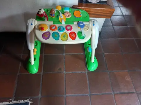 Babygym van het merk chicco, multifunctioneel - is op verschillende manieren te gebruiken - . Al dez