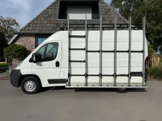 Foto 20 van Peugeot Boxer 335 2.2 Glaswagen HDI L2H2