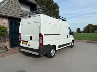 Foto 15 van Peugeot Boxer 335 2.2 Glaswagen HDI L2H2