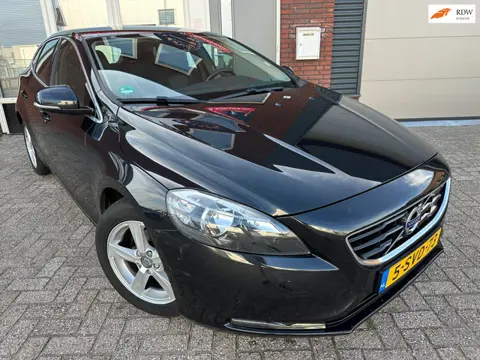 Volvo V40 1.6 D2 Momentum / Navi / Clima / PDC / NAP / LM