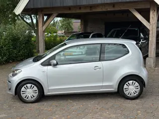 Foto 20 van Volkswagen Up! 1.0 move up! BlueMotion met navigatie en airco