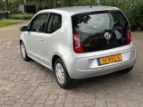 Foto 28 van Volkswagen Up! 1.0 move up! BlueMotion met navigatie en airco