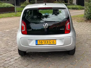 Foto 18 van Volkswagen Up! 1.0 move up! BlueMotion met navigatie en airco