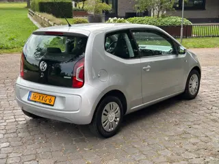 Foto 17 van Volkswagen Up! 1.0 move up! BlueMotion met navigatie en airco