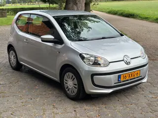 Foto 15 van Volkswagen Up! 1.0 move up! BlueMotion met navigatie en airco