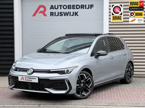 Volkswagen GOLF 1.5 eTSI R-Line Pano/HuD/IQ.Light/Camera