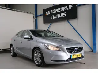 Volvo V40 1.6 D2 Momentum Automaat - N.A.P. Airco, Cruise, PDC, Carplay, Virtual display, Trekhaak.