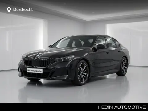 BMW 5 Serie 530e M-Sport Pro | Pano | 20" | Trekhaak | Comfortzetels |