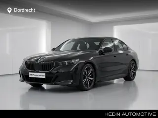 BMW 5 Serie 530e M-Sport Pro | Pano | 20" | Trekhaak | Comfortzetels |
